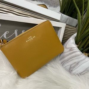Authentic COACH Corner Zip Wristlet